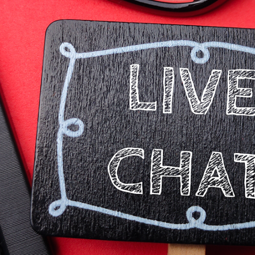 The Benefits of Using Live Chat Software During Peak Shopping Seasons